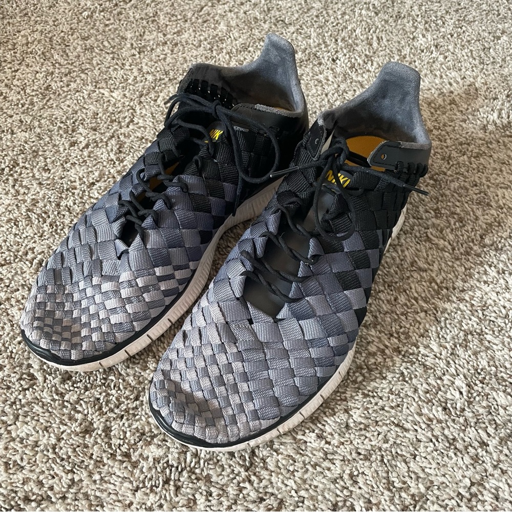 Nike free Inneva Black and Gray Woven Sneakers